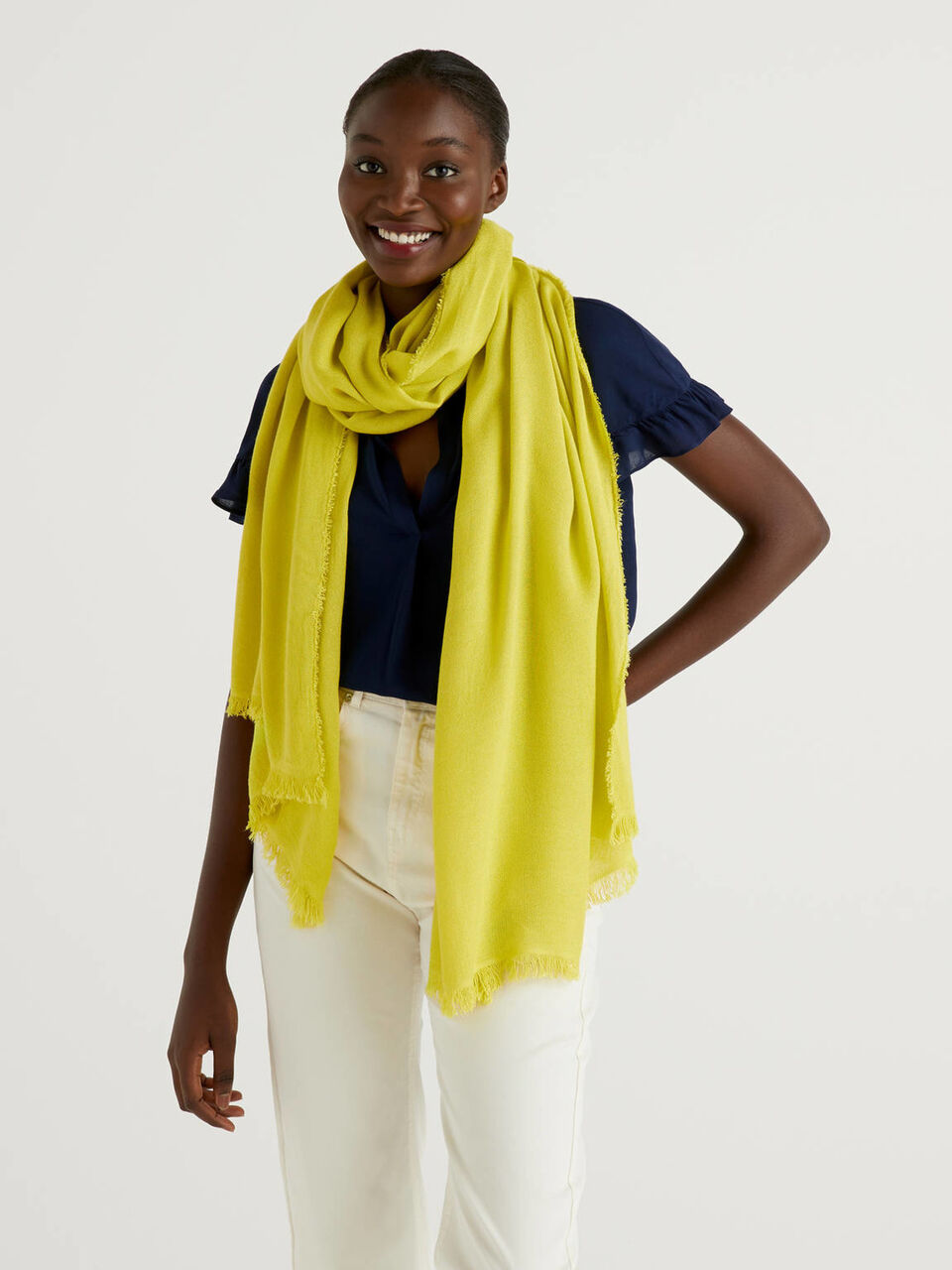 Foulard en viscose unie image number 2