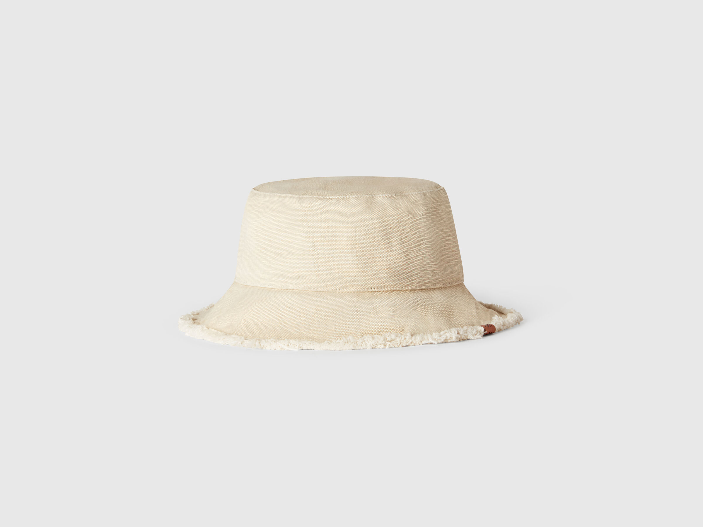 HAT Women image number 0