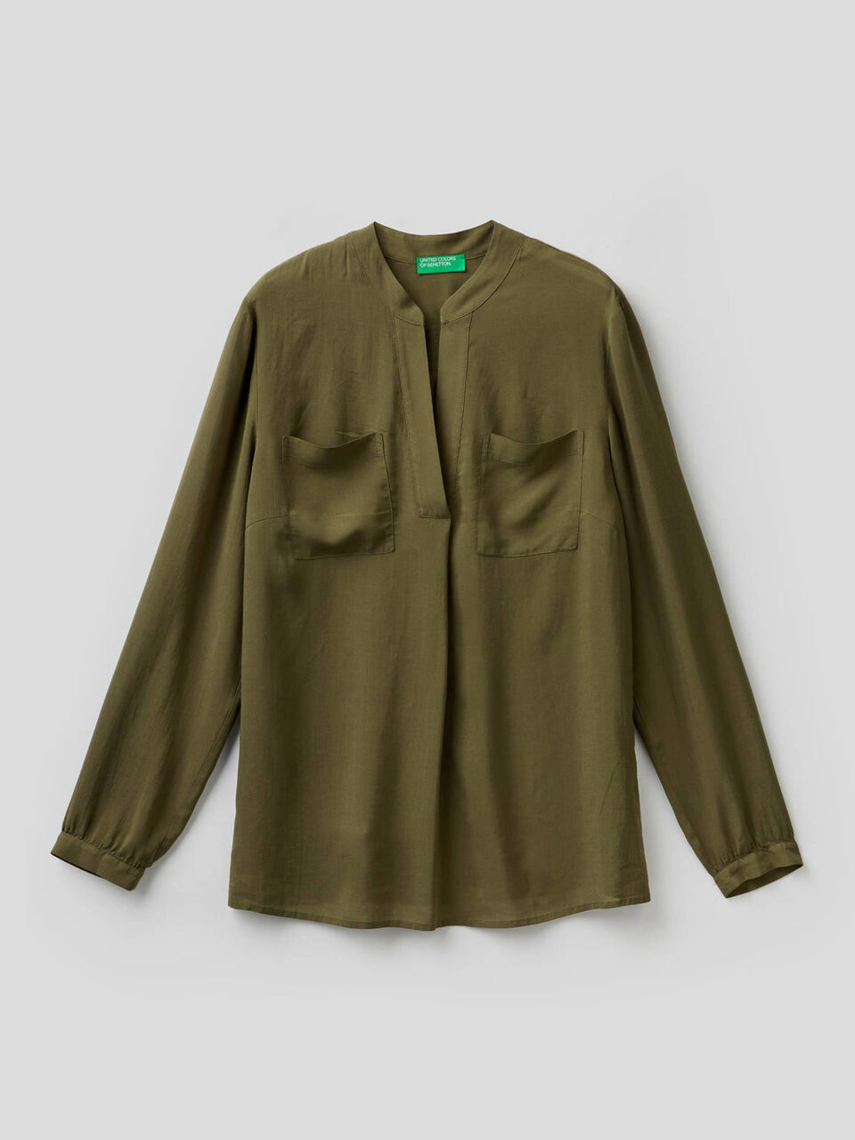 Blusa fluida con scollo a V image number 1