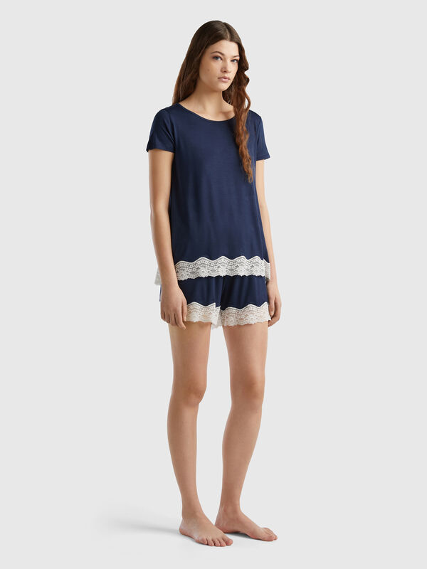 Flowy shorts with lace Women
