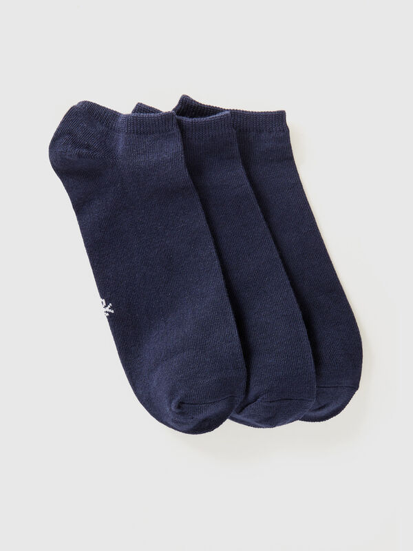 Trois paires de chaussettes courtes