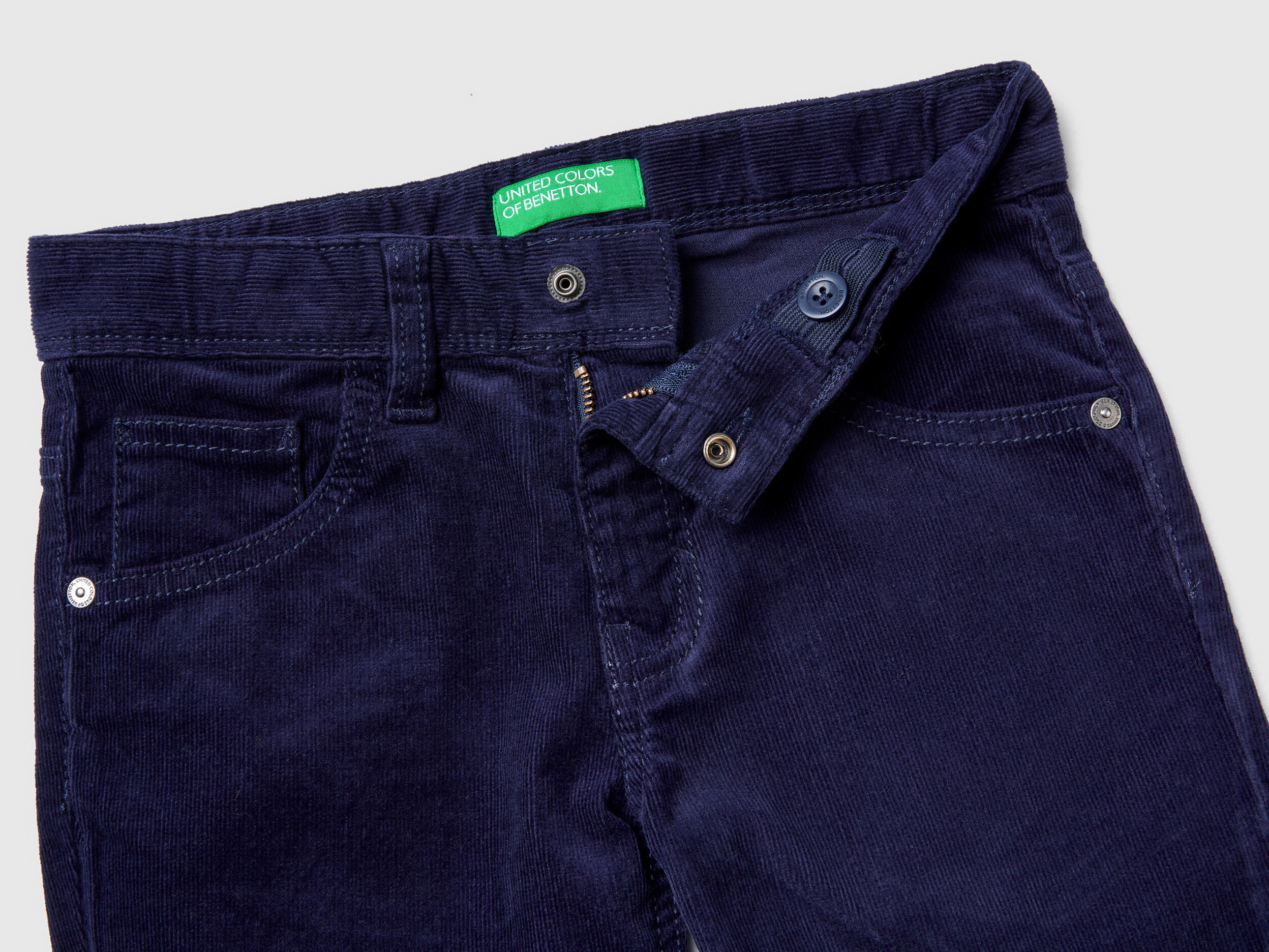Pantaloni slim fit in velluto stretch Blu Scuro Benetton