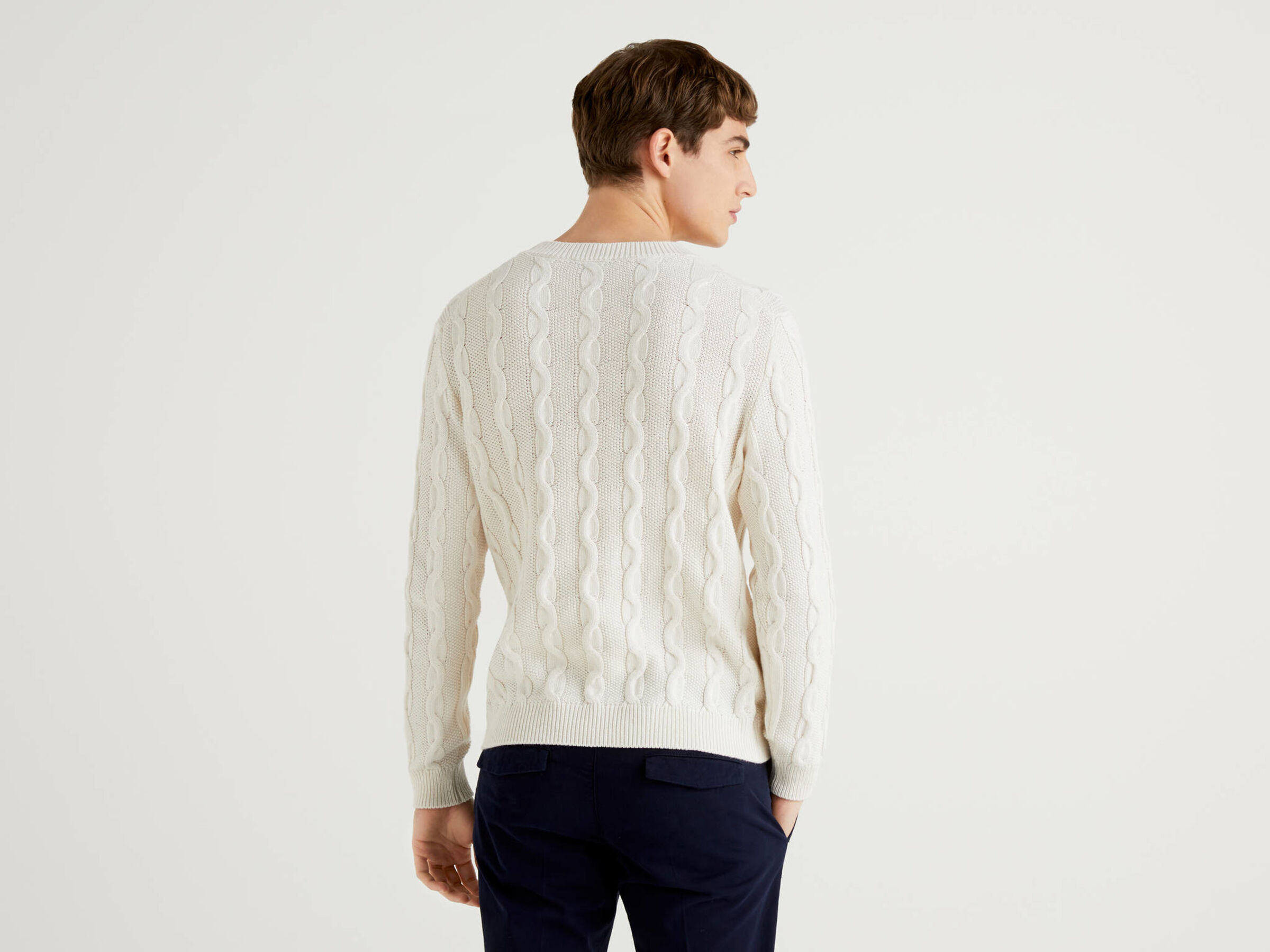 Pullover mit Rundausschnitt und Flechtmuster Herren image number 1