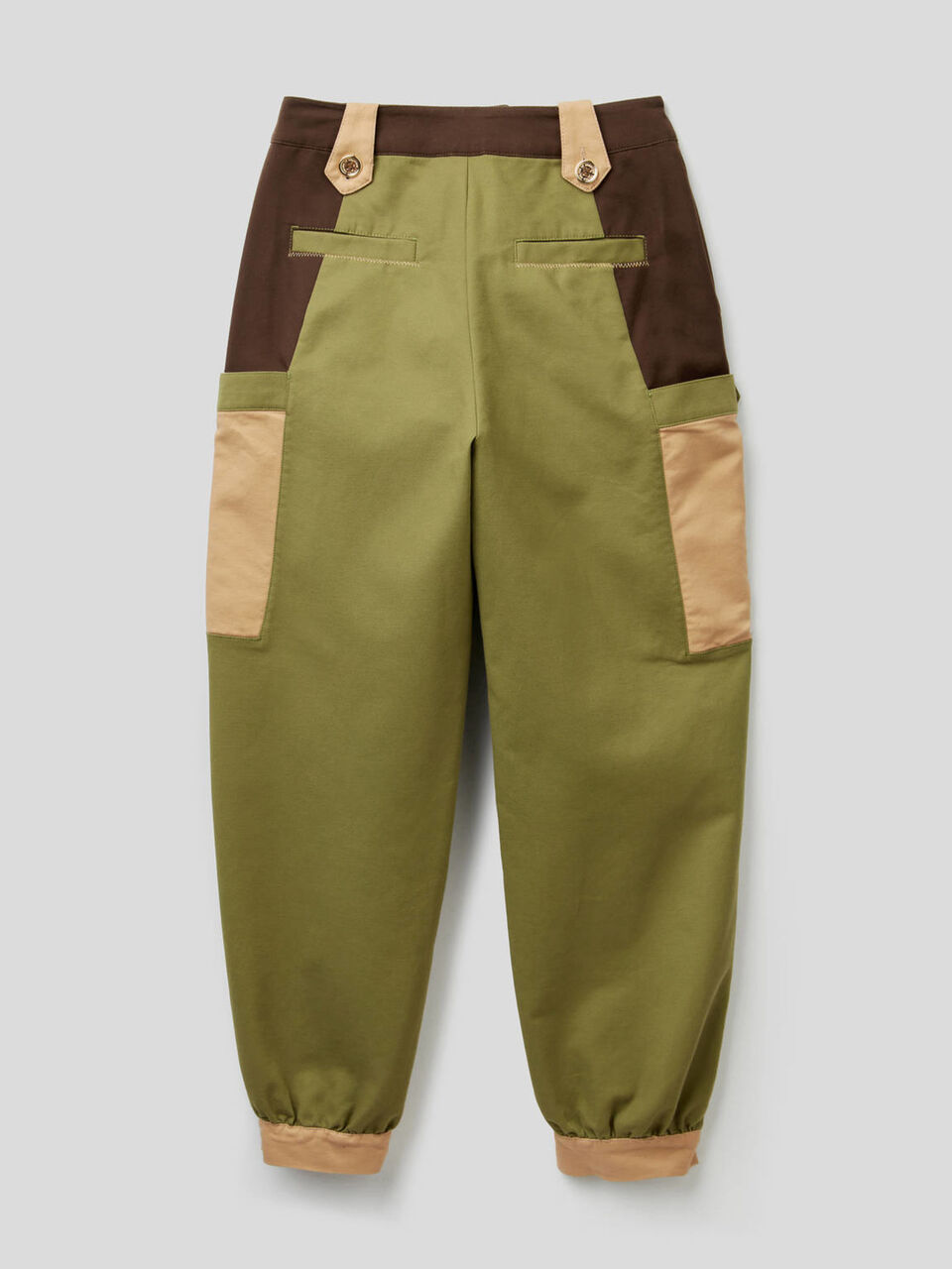 Cropped trousers with maxi pockets image number 2