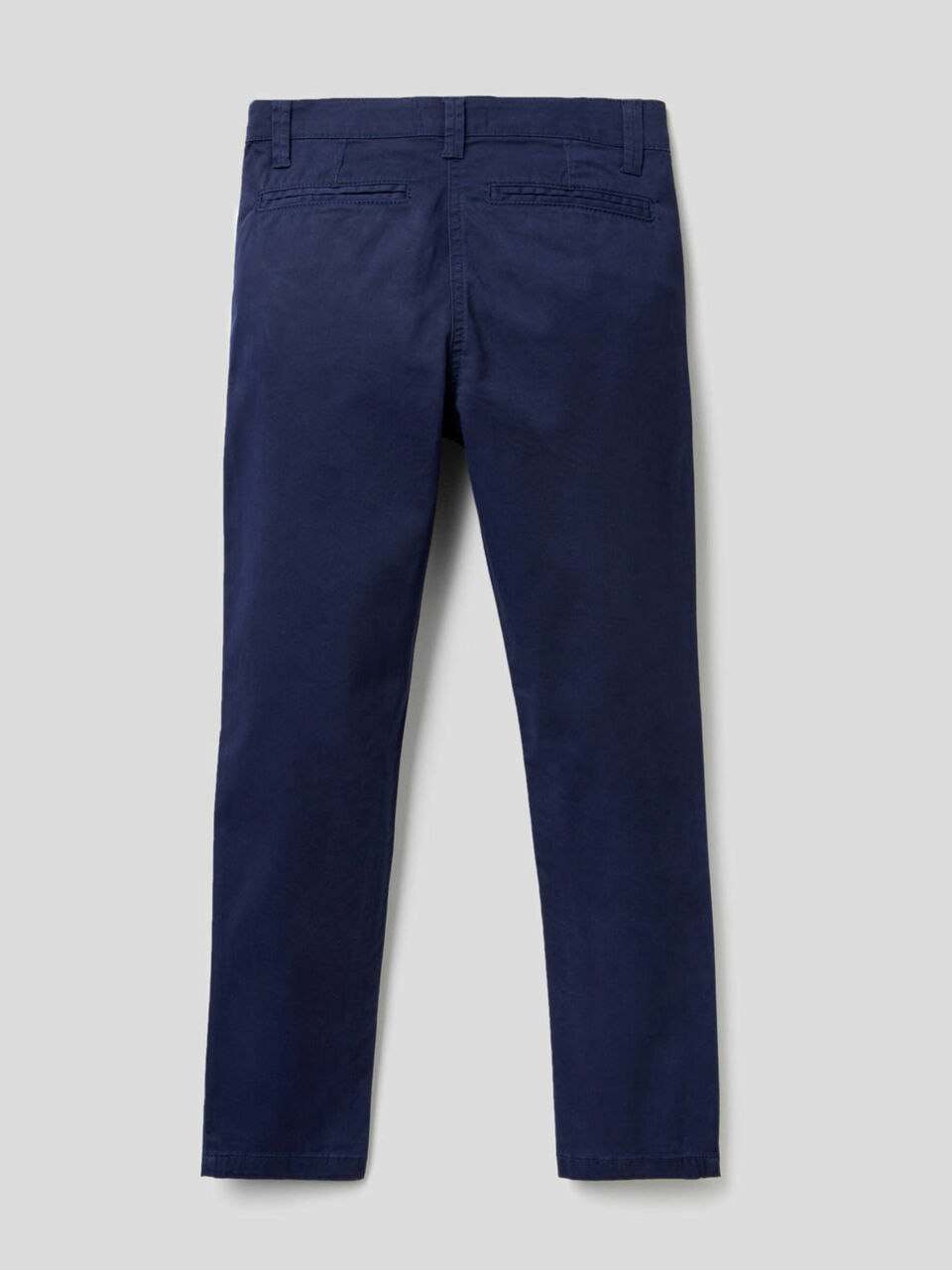 Slim-Fit-Chinos aus elastischer Baumwolle image number 2