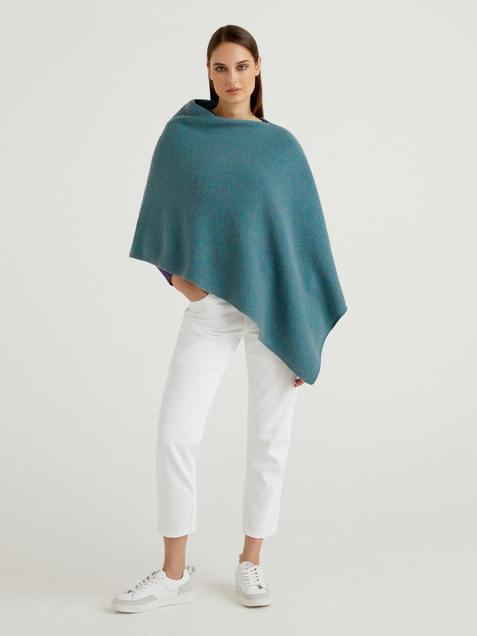 Mantella in lana e cashmereFendi in Lana di colore Neutro Donna Abbigliamento da Maglieria da Poncho e abiti modello poncho 
