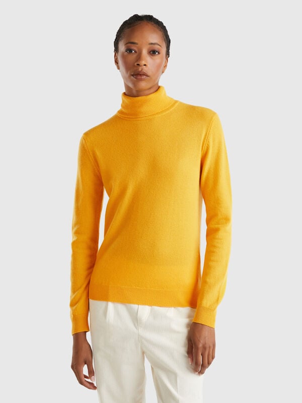 Maglione dolcevita giallo ocra in pura lana Merino Donna