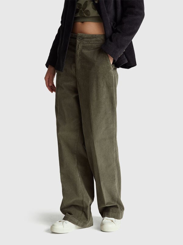 Pantalon large en velours Pantalon large en velours Femme