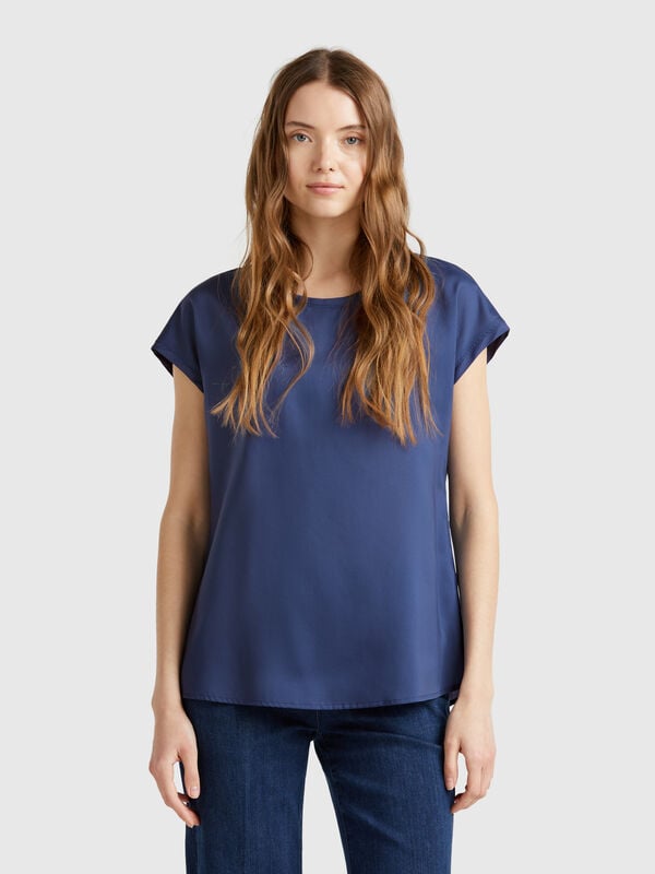 	Flowy blouse Women