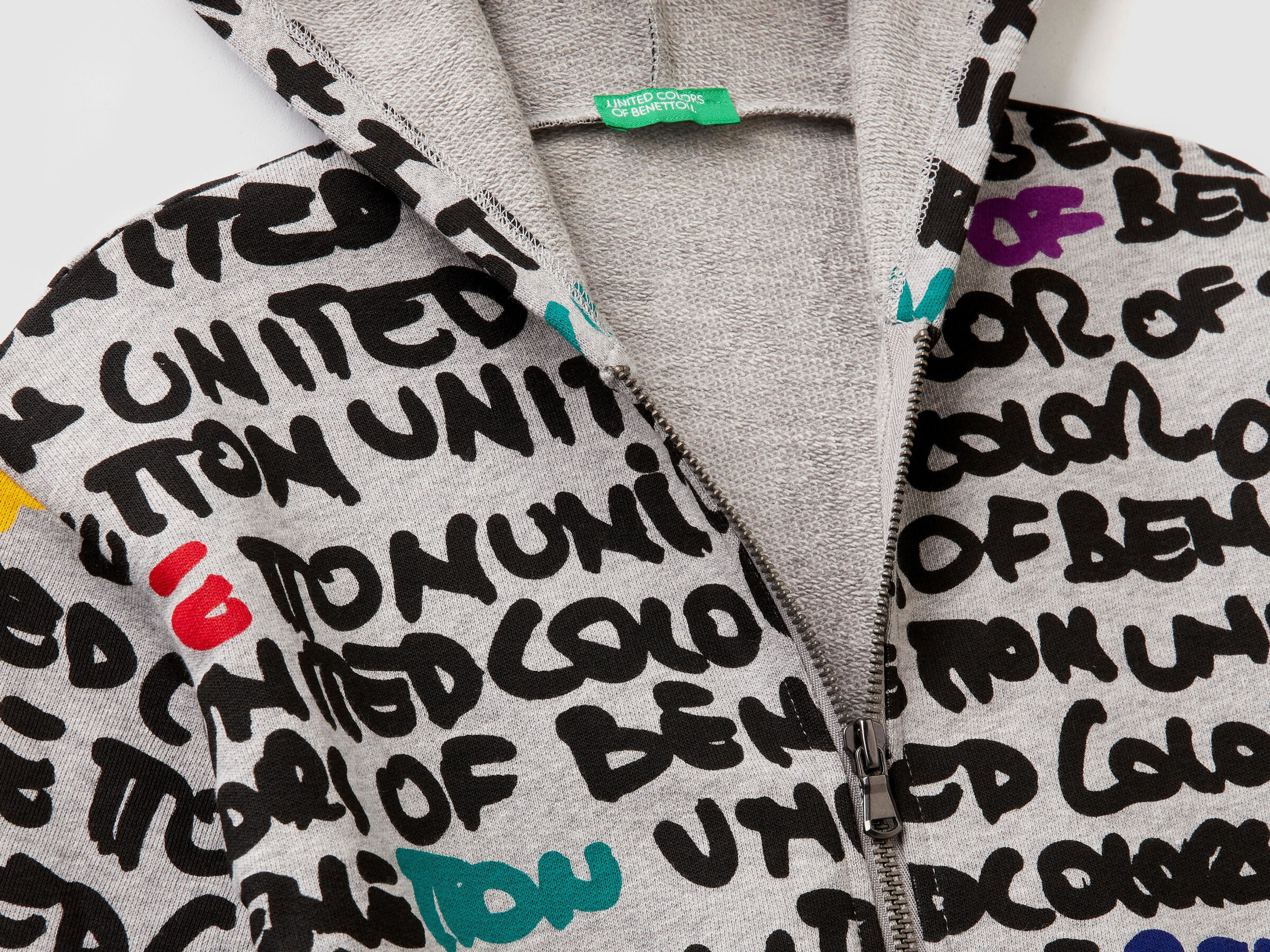 Sweatshirt mit All-over-Print in Form von Schriftzügen image number null