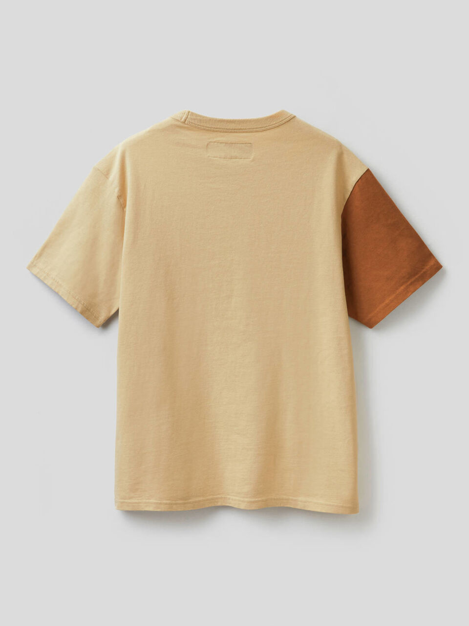 T-Shirt mit Farbblöcken und kurzen Ärmeln image number 2