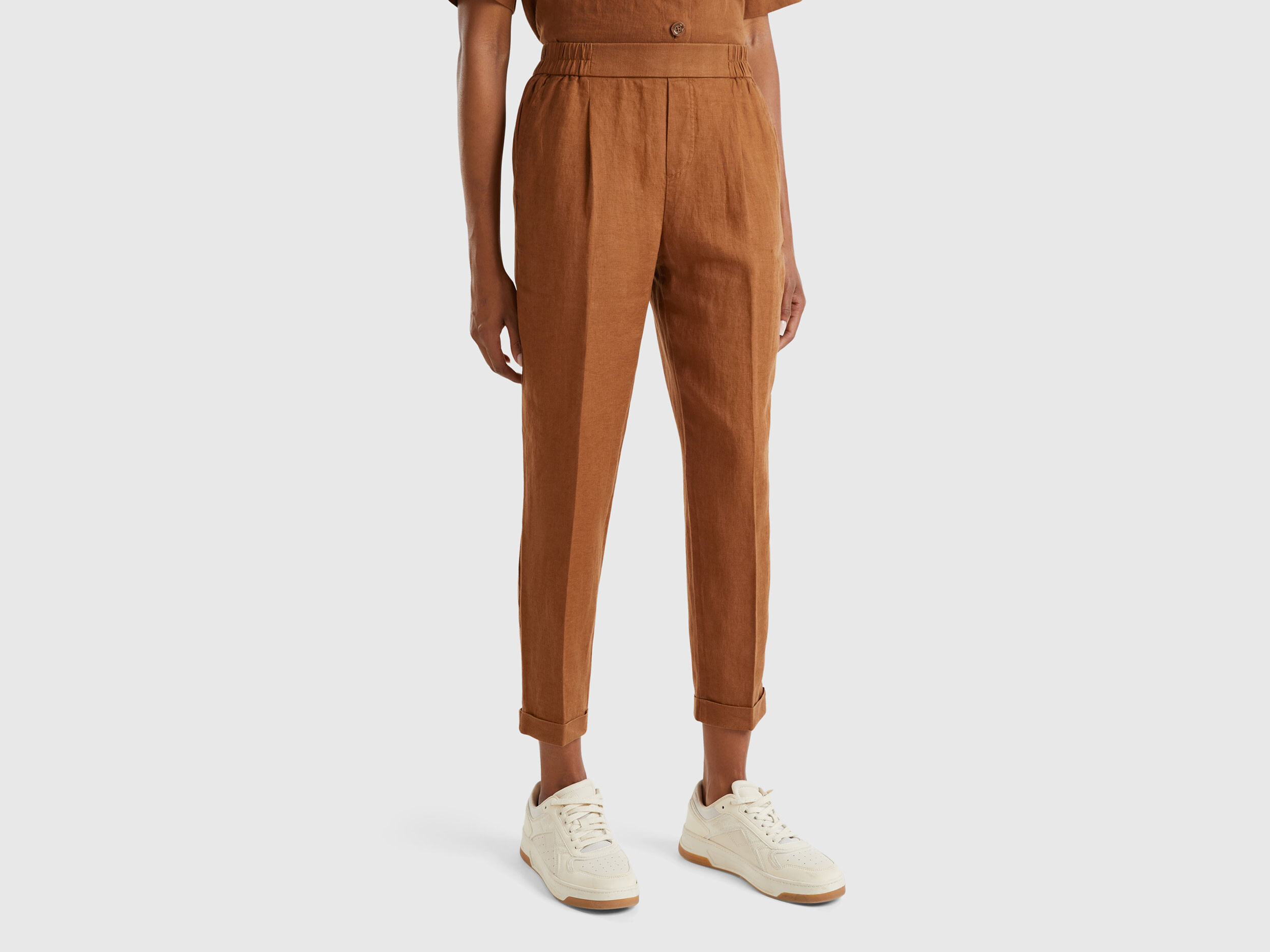 Pantaloni regular fit in puro lino Marrone Benetton