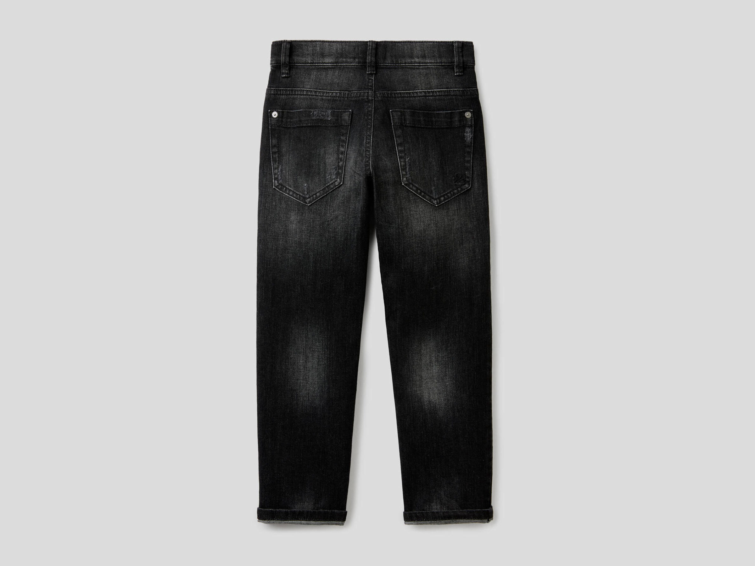 Jeans aus stretchiger Baumwolle mit Destroyed-Effekten image number null