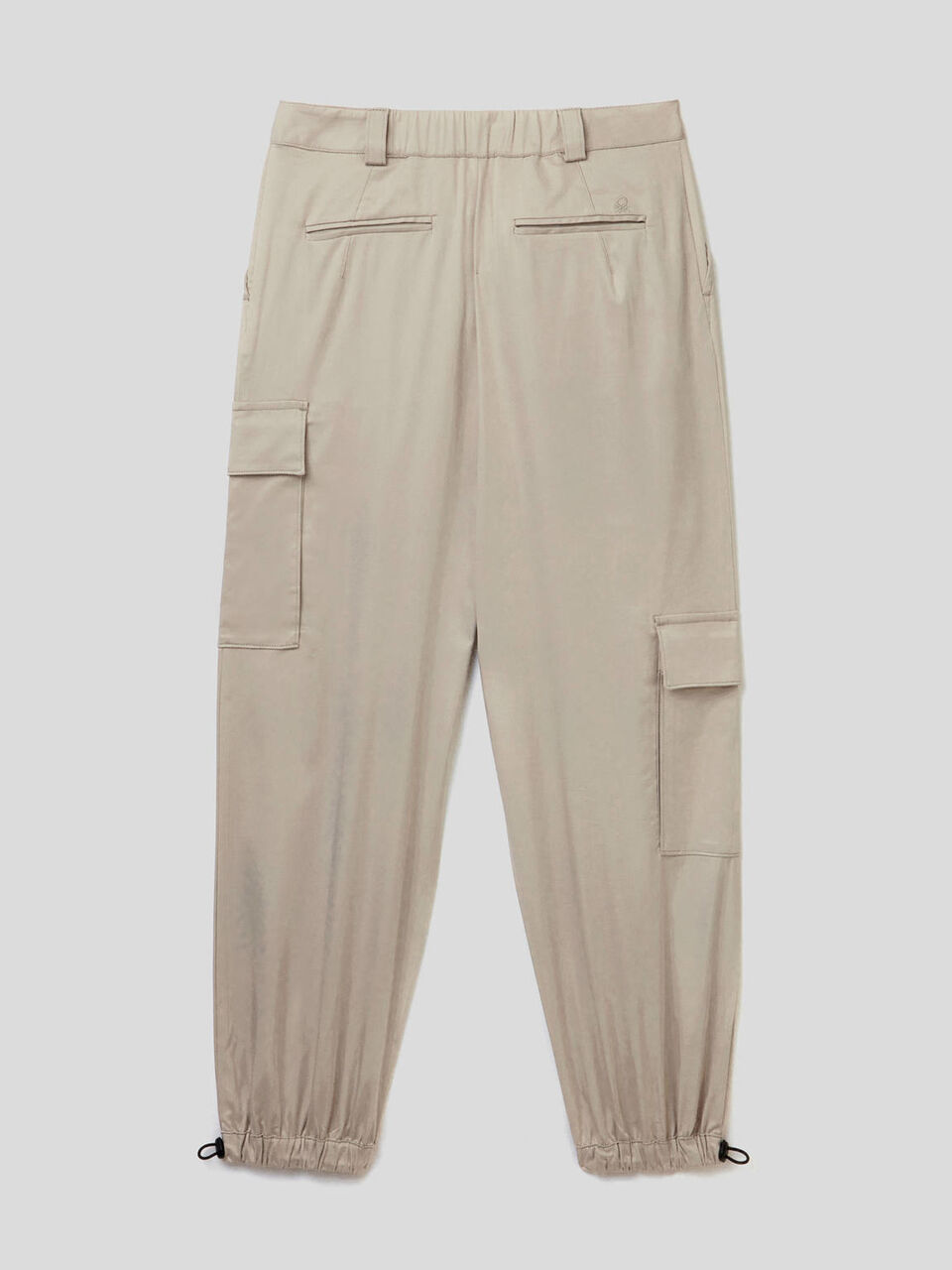 Cargohose mit asymmetrischen Taschen image number 2
