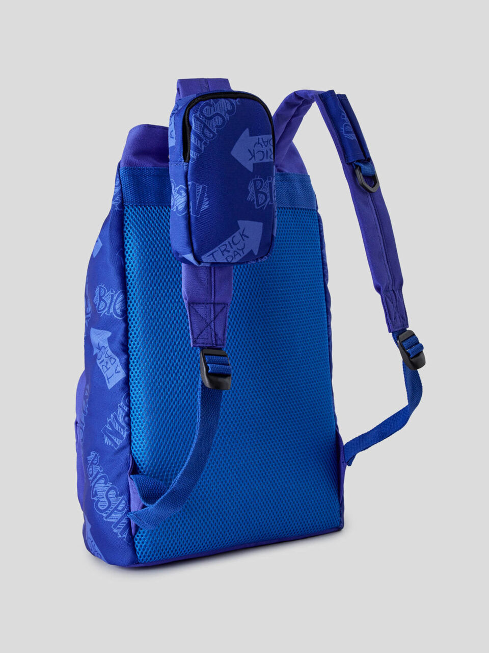 Sac à dos avec cordon de serrage et accessoire image number 2