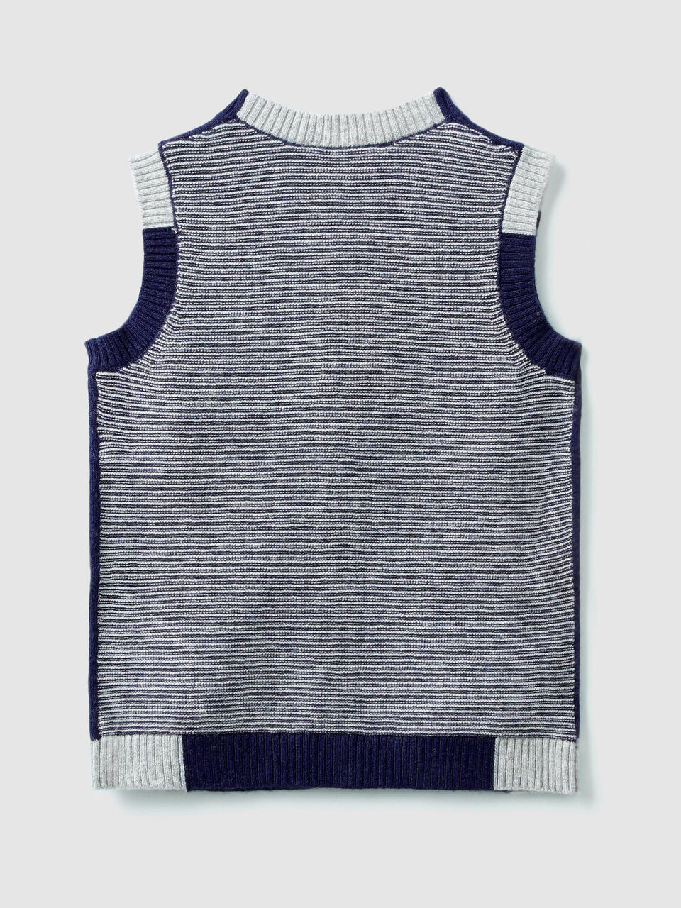 Gilet in maglia con bottoni image number 2