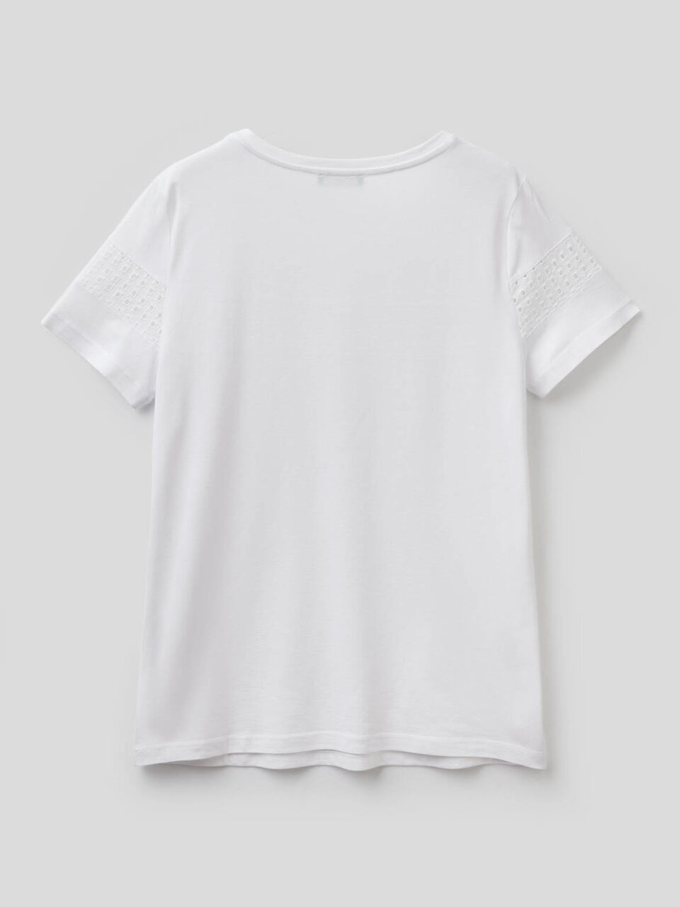 T-shirt avec empiècement en broderie anglaise image number 2