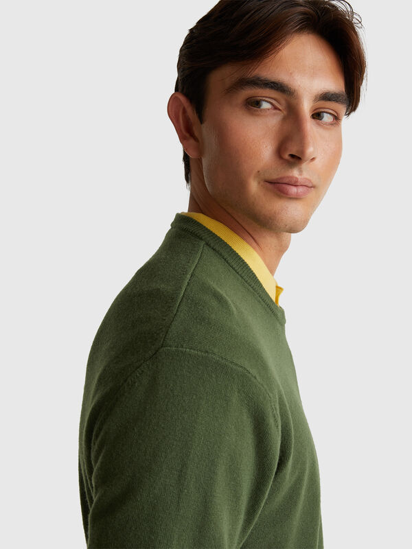 Maglia girocollo verde oliva in pura lana Merino Uomo