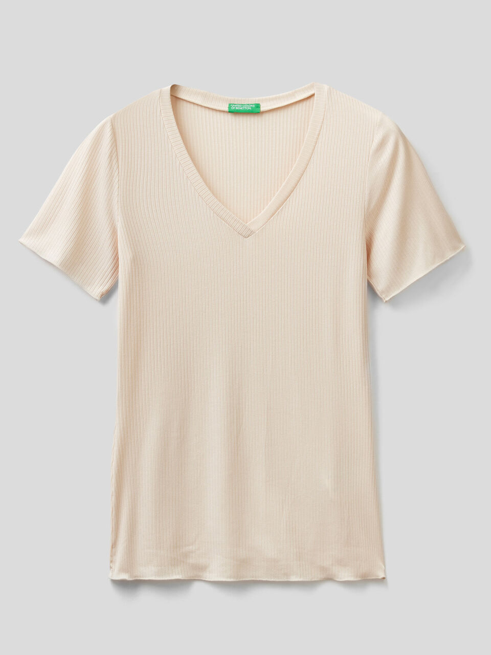 T-Shirt mit V-Ausschnitt im Rippenmuster image number 1