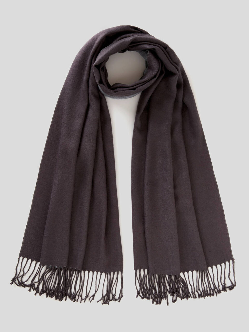 Two-tone scarf with fringe image number 1