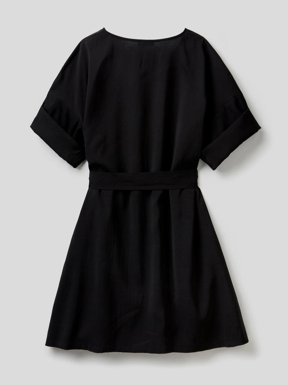 Robe courte avec ceinture image number 2