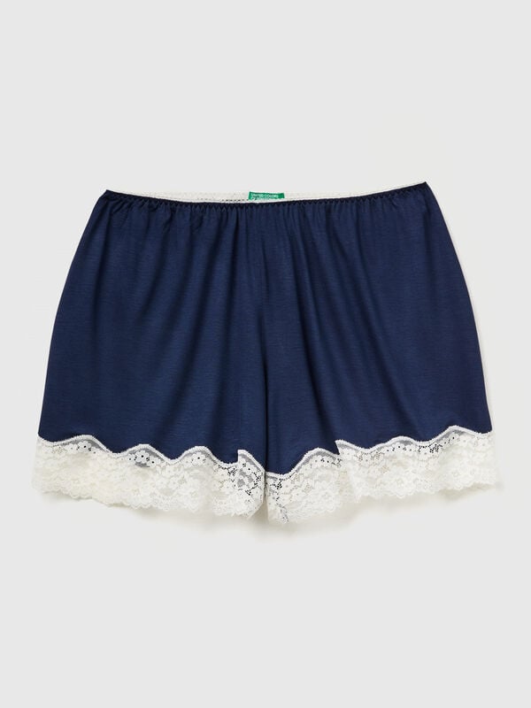 Flowy shorts with lace Women