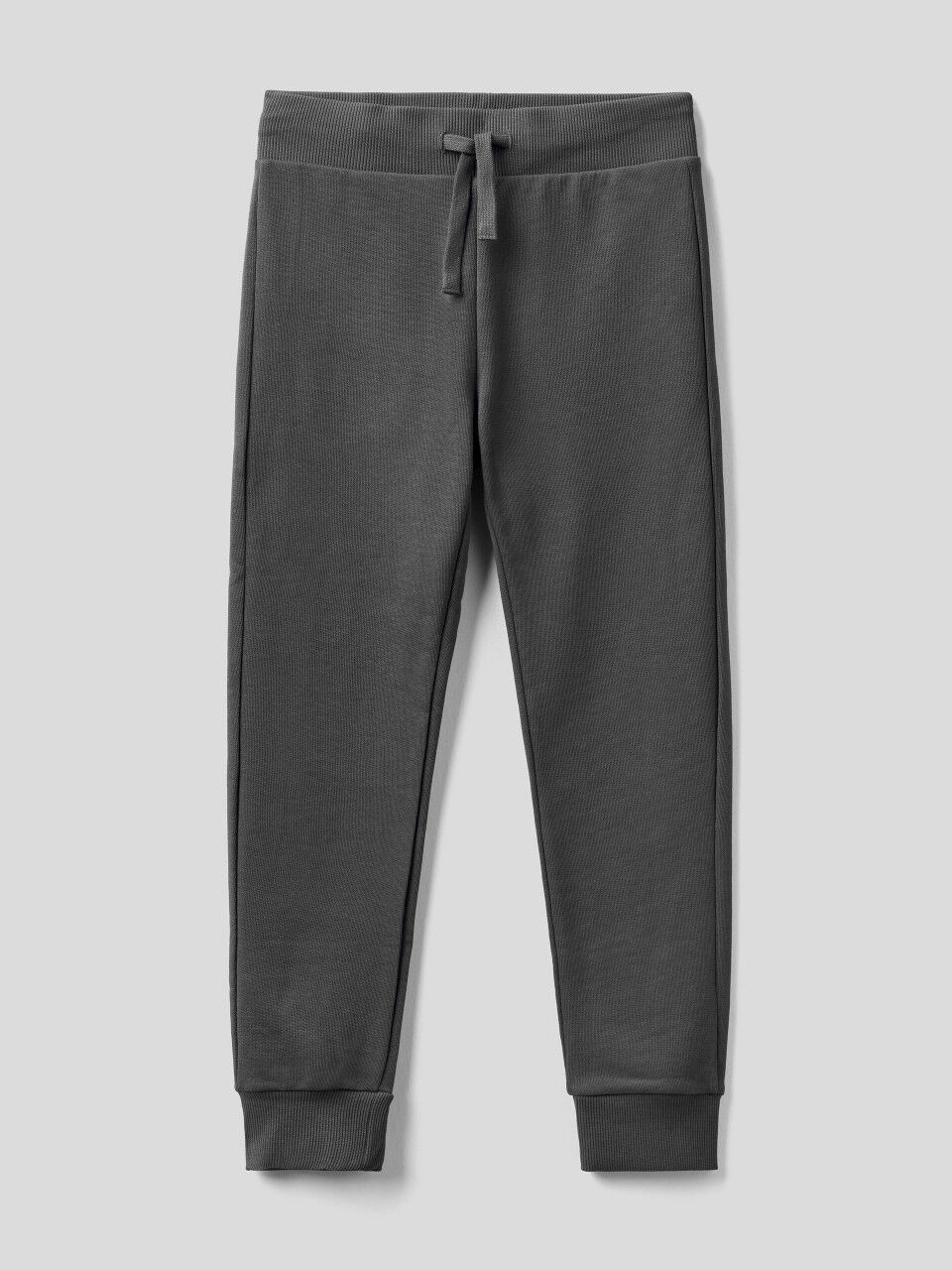 Sporty trousers with drawstring