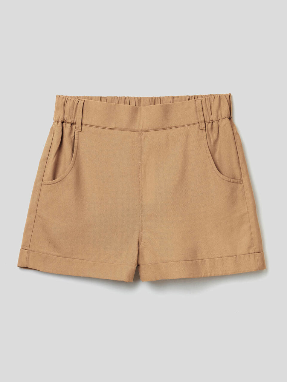 Shorts tinta unita con risvolto image number 1