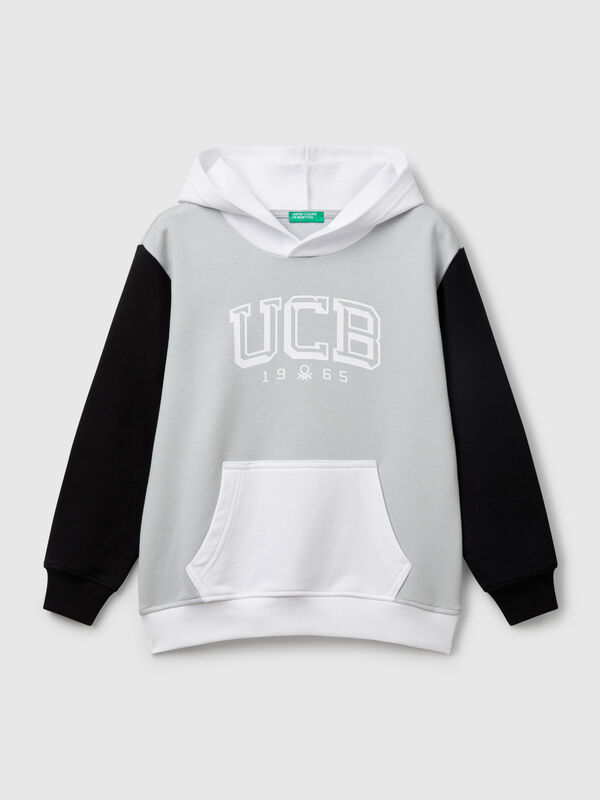 Sweatshirt mit Druck und Kapuze  Jungen