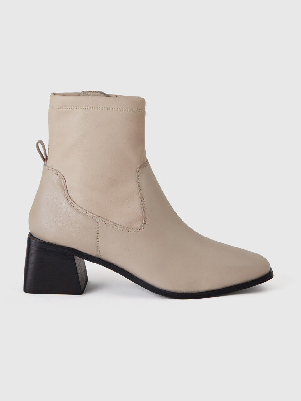 Ankle boots with wide heel