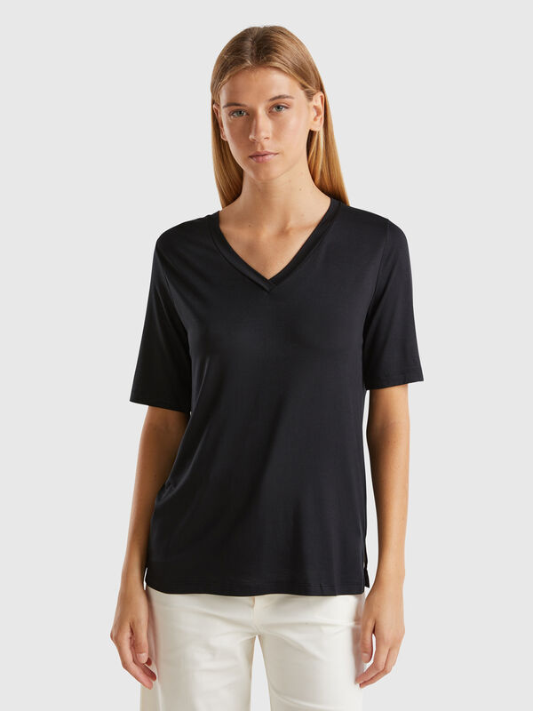 T-Shirt mit V-Ausschnitt aus Stretch-Viskose Damen
