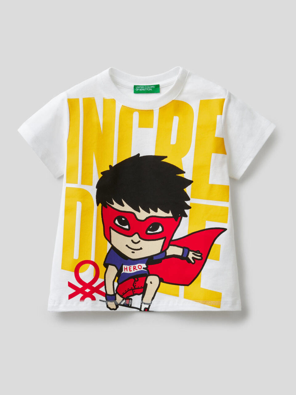 T-Shirt aus 100% Baumwolle mit Superheldenprint image number 1