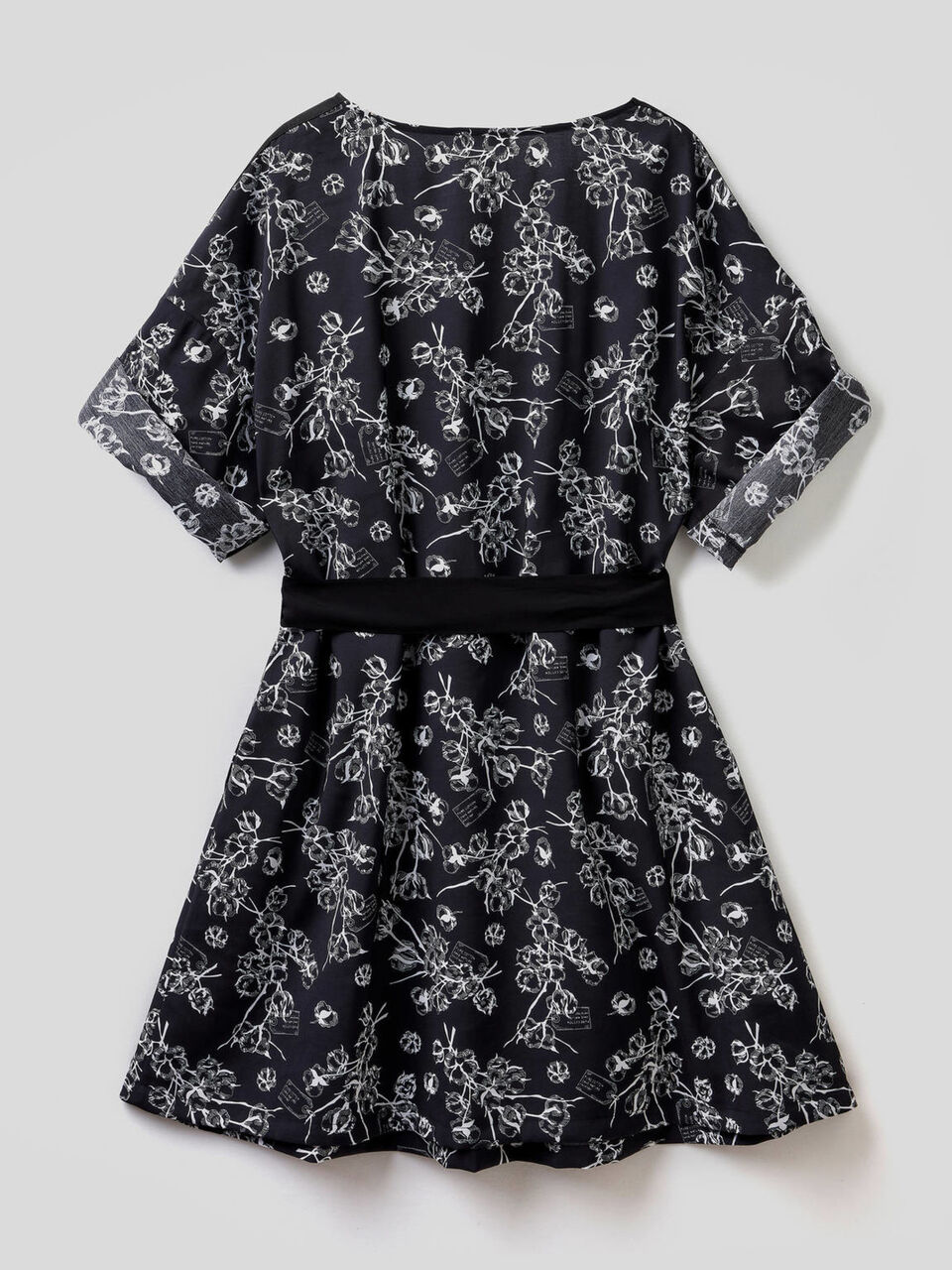 Kurzes Kleid mit Print image number 2