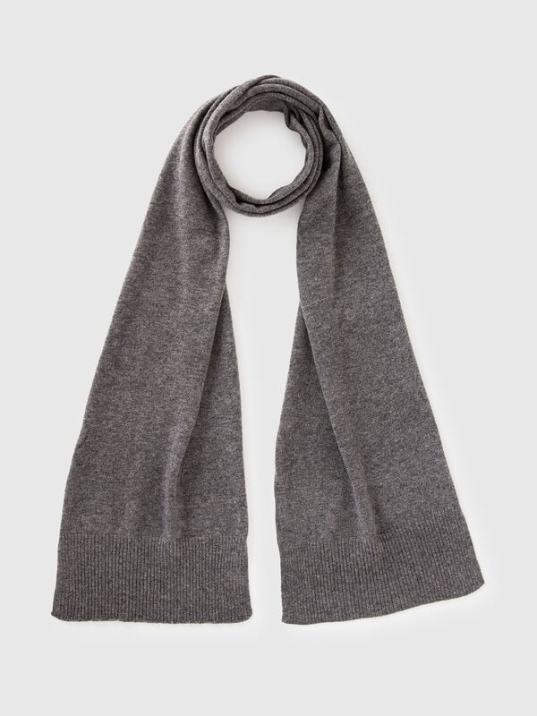 Sciarpa grigio scuro in pura lana Merino Sciarpa grigio scuro in pura lana Merino Donna