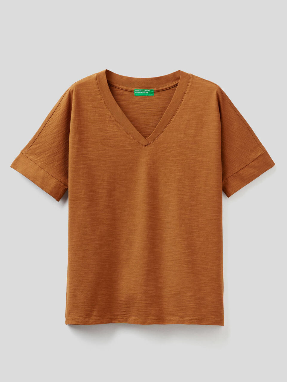 T-shirt con scollo a V 100% cotone image number 1