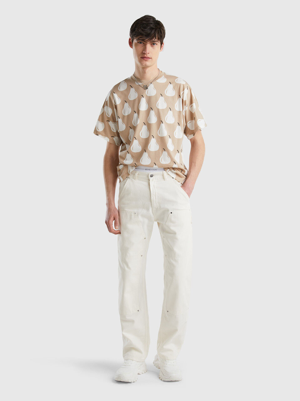 T-shirt beige con stampa pere