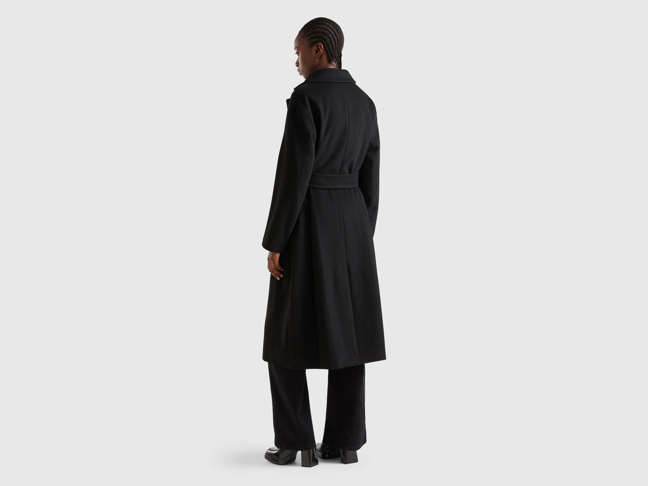 Manteau long avec ceinture Noir Benetton