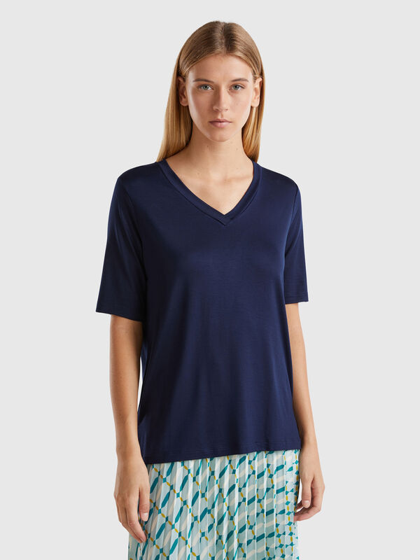 T-Shirt mit V-Ausschnitt aus Stretch-Viskose Damen