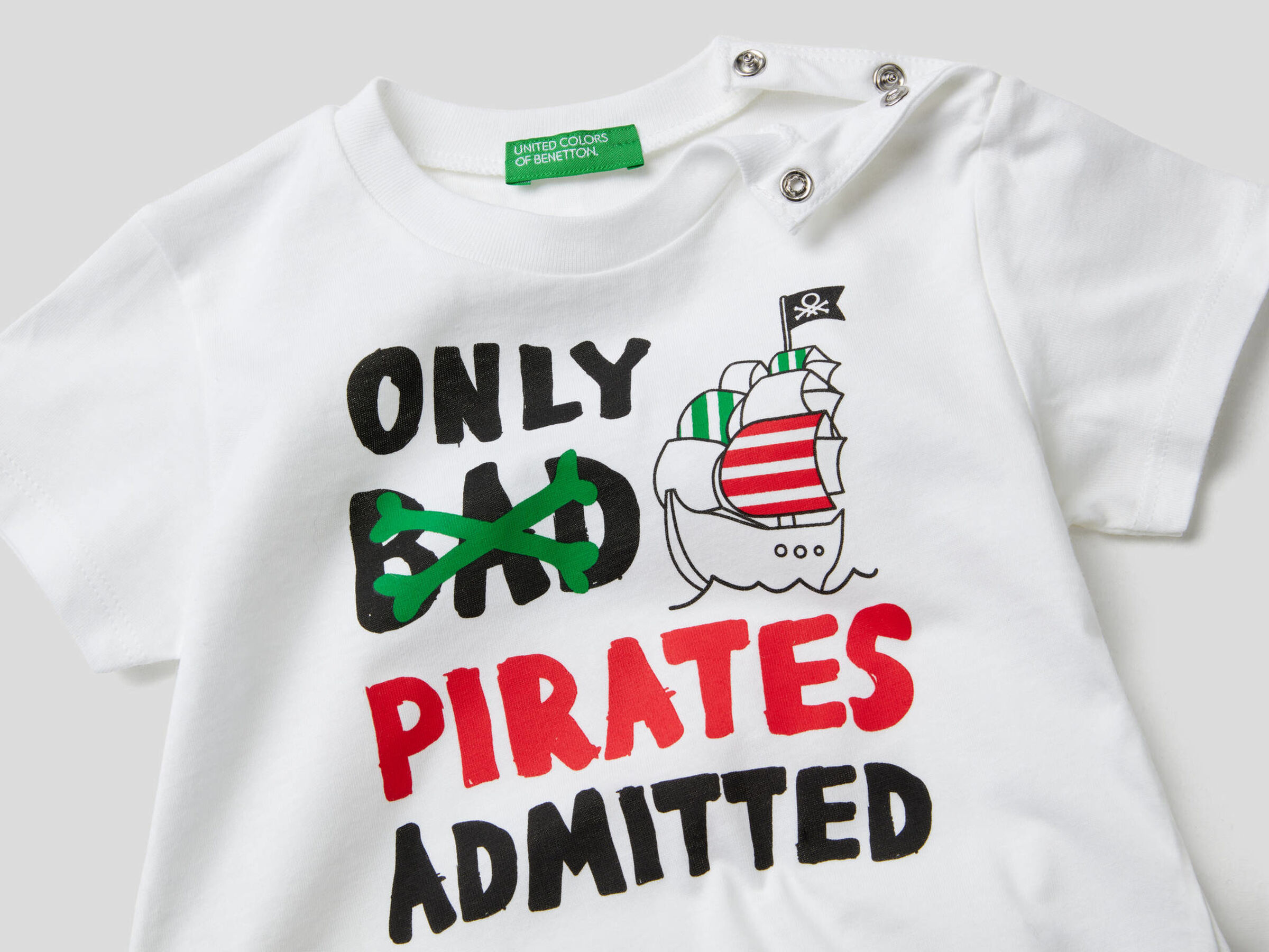 T-Shirt aus Baumwolle mit Piraten-Print image number null