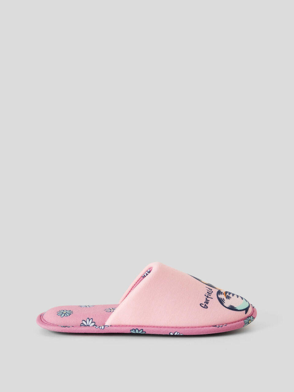 Slippers with Garfield graphic image number 1
