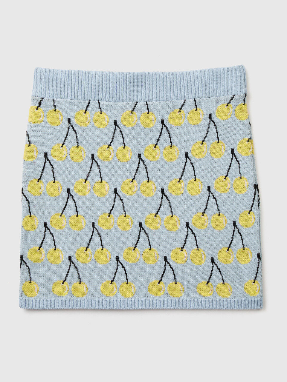 Minigonna celeste con pattern ciliegie