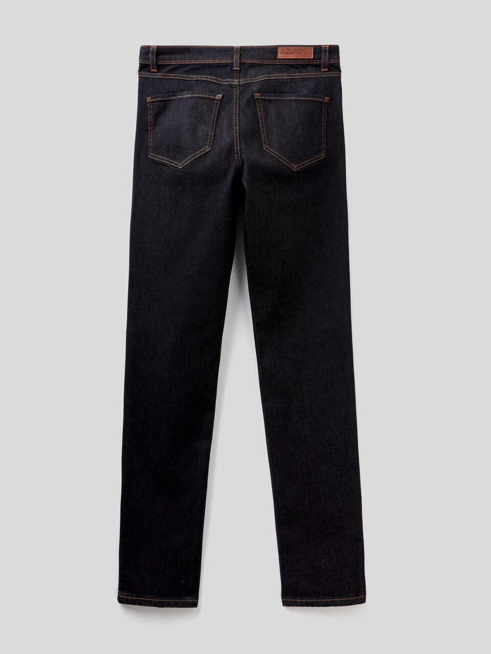 Jeans coupe droite en denim stretch image number 2