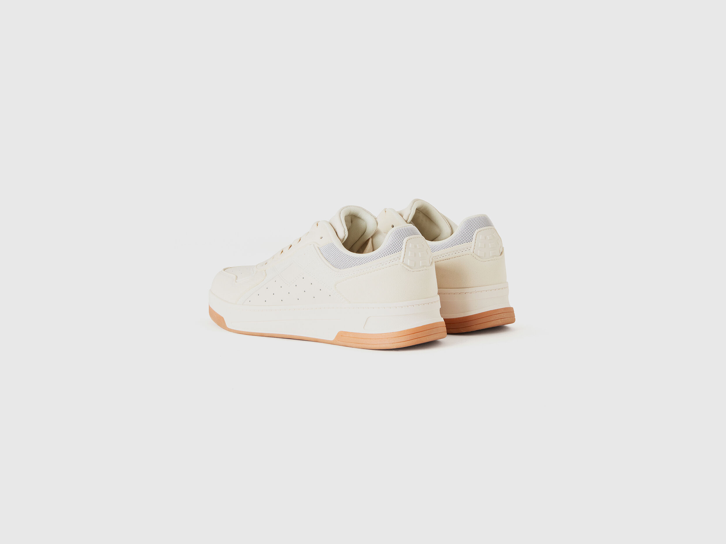 Low top sneakers in imitation suede Creamy White Benetton