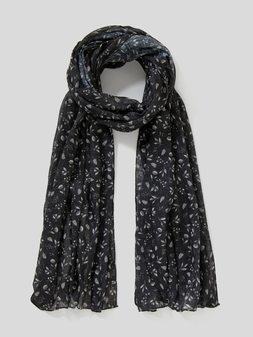 Scarf with pattern print image number 1