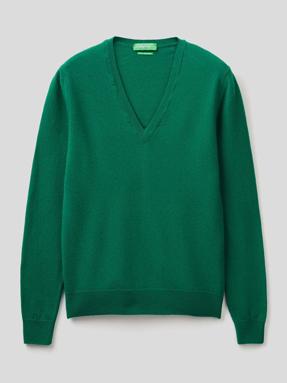 Pull avec col en V en pure laine vierge image number 1