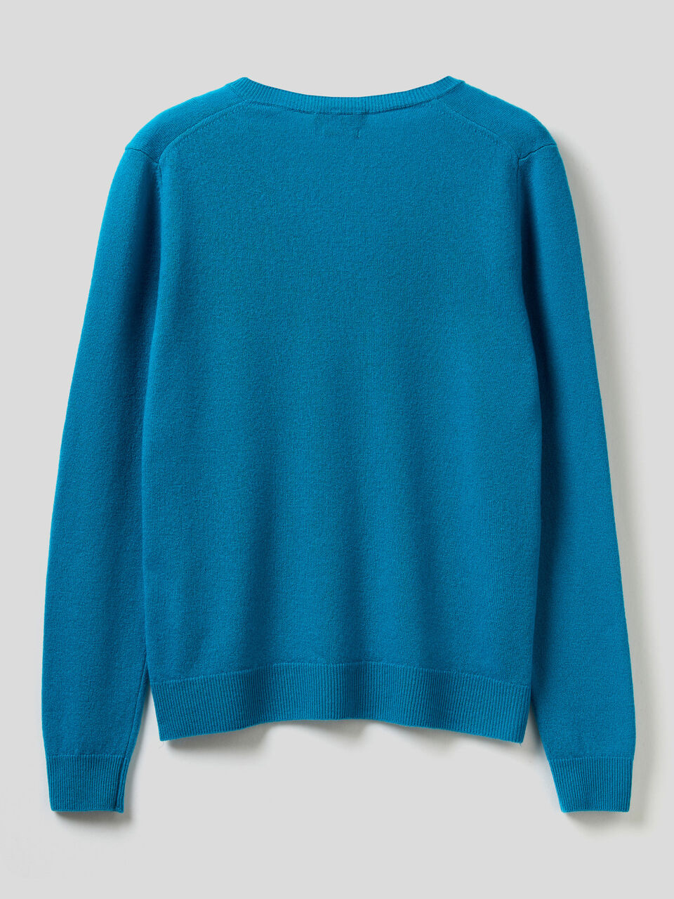 Pull avec col en V en pure laine vierge image number 2