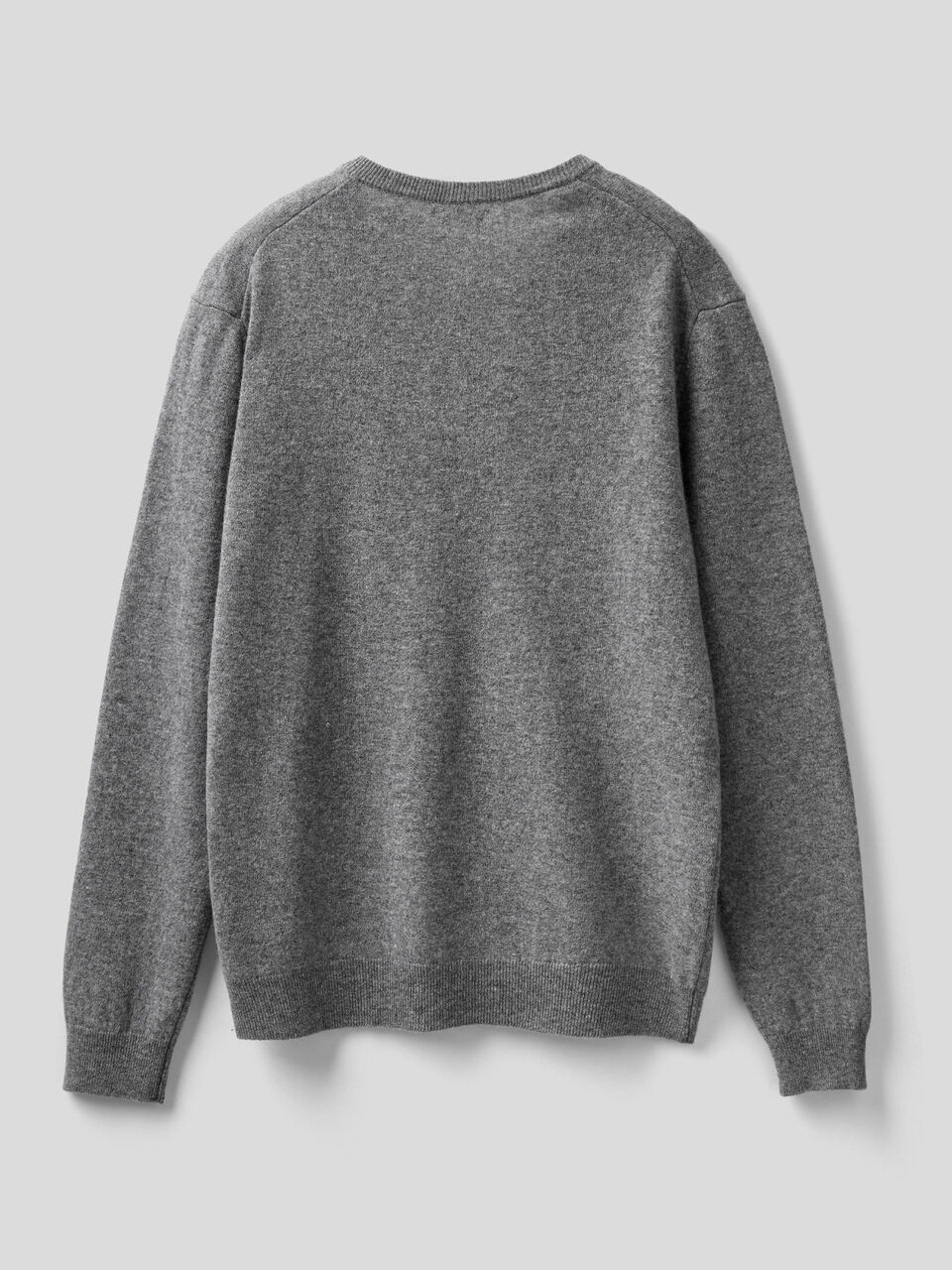 Maglia scollo a V in pura lana vergine image number 2