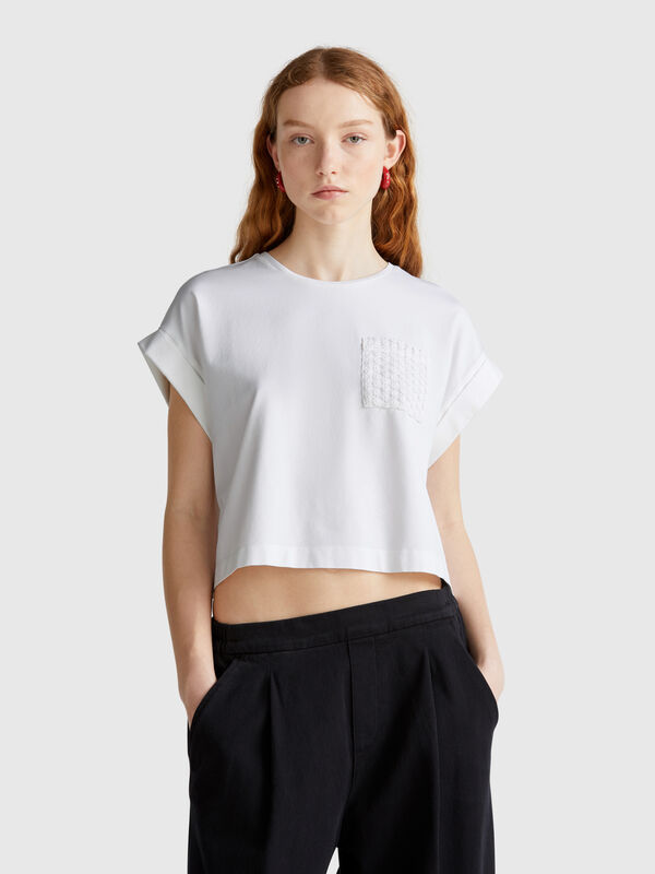 T-shirt avec poche macramé Femme
