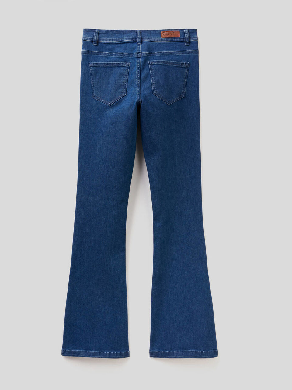 Jeans elasticizzati a zampa image number 2