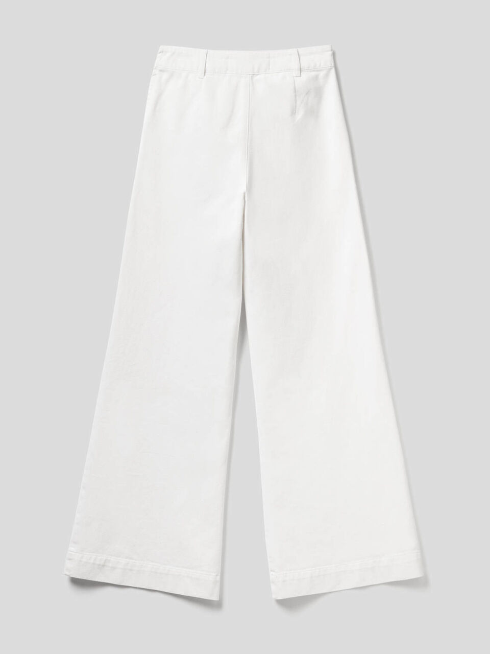 Pantalon avec coupe large en coton image number 2